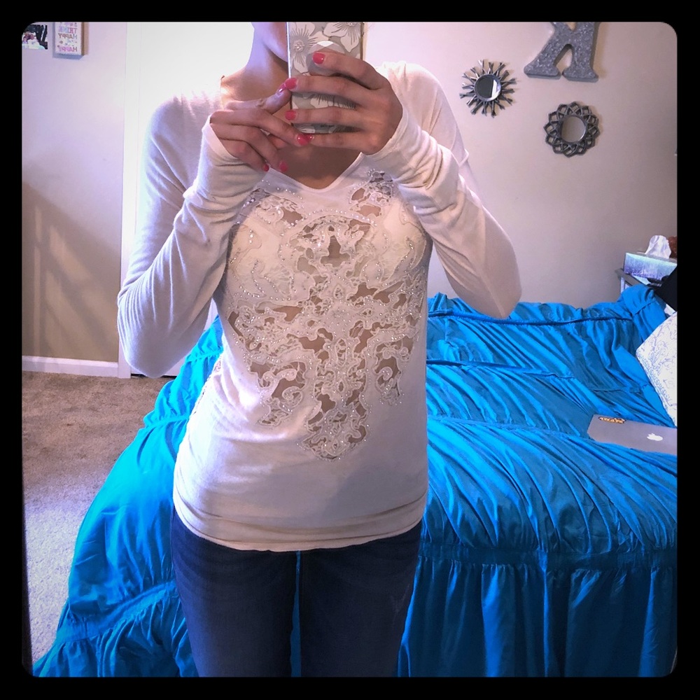 Buckle lace T-shirt.